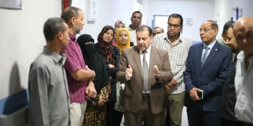 رئيس جامعة جنوب الوادي يتفقد وحدة المناظير بالمستشفى الجامعي 1 - جريدة المساء