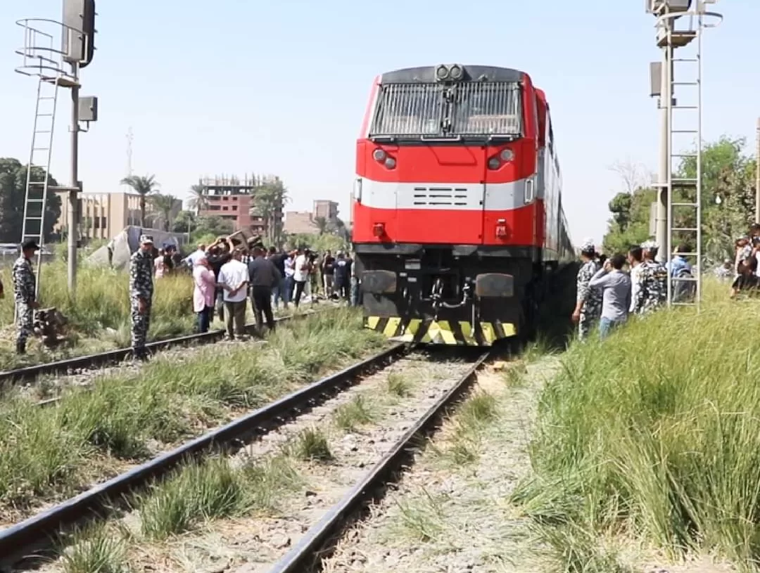 محافظ المنيا يعلن انتظام الحركة المرورية بطريق مصر أسوان الزراعى بالتزامن مع عودة حركة القطارات لطبيعتها بعد حادث تصادم بمزلقان ماقوسة 19 - جريدة المساء