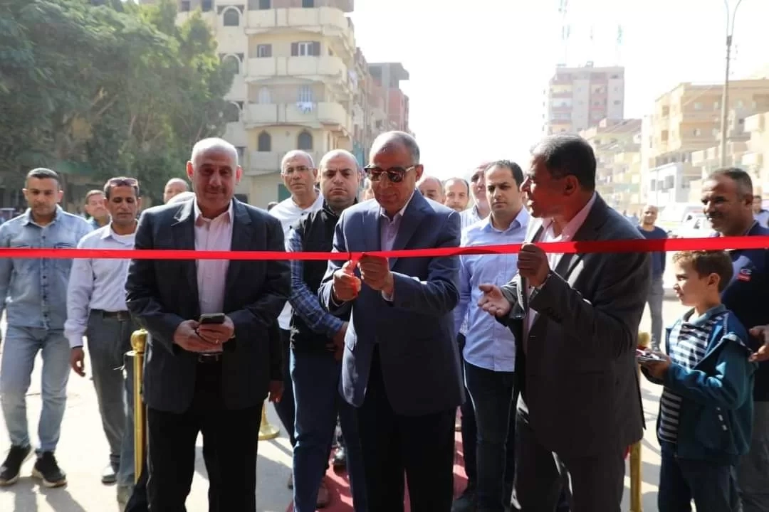 ضمن مبادرة " بداية" محافظ المنيا يفتتح معرض لبيع السلع واللحوم بأسعار مخفضة بنسبة 30% بمركز بني مزار 19 - جريدة المساء