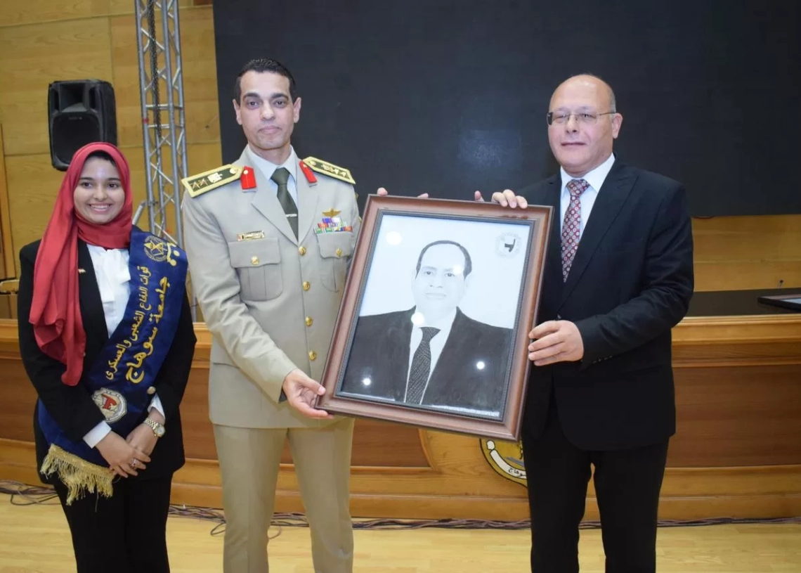 لأول مرة بالجامعات المصرية.. المتحدث العسكري الرسمي للقوات المسلحة المصرية بجامعة سوهاج محاضراً بندوة عن "نصر اكتوبر الطريق للجمهورية الجديدة" 18 - جريدة المساء لأول مرة بالجامعات المصرية.. المتحدث العسكري الرسمي للقوات المسلحة المصرية بجامعة سوهاج محاضراً بندوة عن "نصر اكتوبر الطريق للجمهورية الجديدة" 17 - جريدة المساء