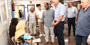 محافظ أسوان يطمئن على مستوى الخدمات الطبية والعلاجية بوحدة طب أسرة ومستشفى أبو سمبل الدولى 1 - جريدة المساء