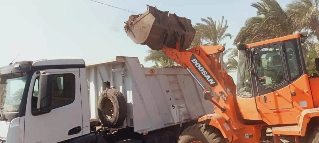 محافظ المنيا يتابع جهود الوحدات المحلية في تنفيذ حملات النظافة ورفع المخلفات وتمهيد الطرق 15 - جريدة المساء