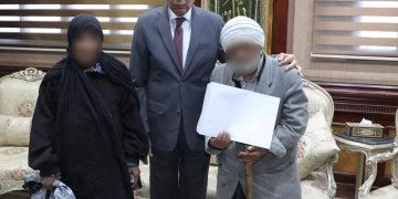 محافظ المنيا يسلم 4 عقود وحدات سكنية لأسر أولى بالرعاية بصفط الشرقية ضمن مبادرة “بداية" 1 - جريدة المساء