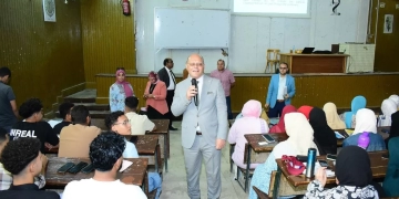 رئيس جامعة سوهاج يتفقد سير المحاضرات العلمية ويوجه الطلاب بالمشاركة في فعاليات وأنشطة مبادرة "بداية" 1 - جريدة المساء