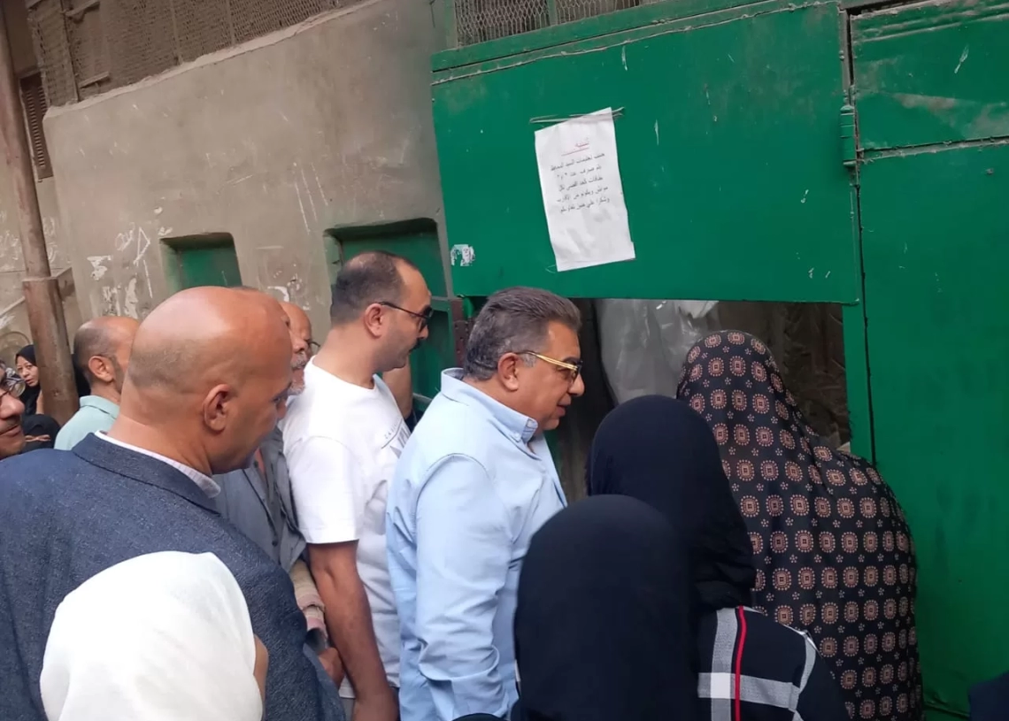 - محافظ الدقهلية يقوم بجوله مفاجئة علي عدد من المخابز البلديه بمدينة المنصوره وطلخا للتأكد من جودة الخبز المقدم للمواطنين. 17 - جريدة المساء