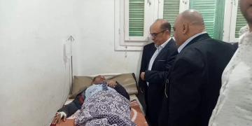 وكيلا وزارتى الصحة والتعليم يتفقدان مصابي حادث طلاب الفرافرة بالوادى الجديد 2 - جريدة المساء وكيلا وزارتى الصحة والتعليم يتفقدان مصابي حادث طلاب الفرافرة بالوادى الجديد 1 - جريدة المساء