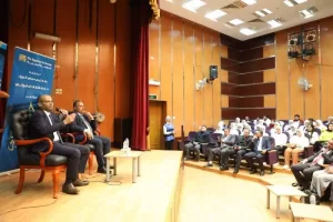 محافظ الشرقية ورئيس البورصة المصرية يعقدان لقاء حواريا مع الشباب ويتفقدان القافلة الطبية بهرية رزنة 27 - جريدة المساء
