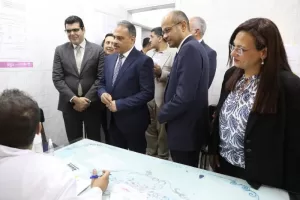 محافظ الشرقية ورئيس البورصة المصرية يعقدان لقاء حواريا مع الشباب ويتفقدان القافلة الطبية بهرية رزنة 25 - جريدة المساء