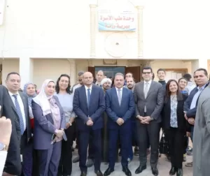 محافظ الشرقية ورئيس البورصة المصرية يعقدان لقاء حواريا مع الشباب ويتفقدان القافلة الطبية بهرية رزنة 23 - جريدة المساء