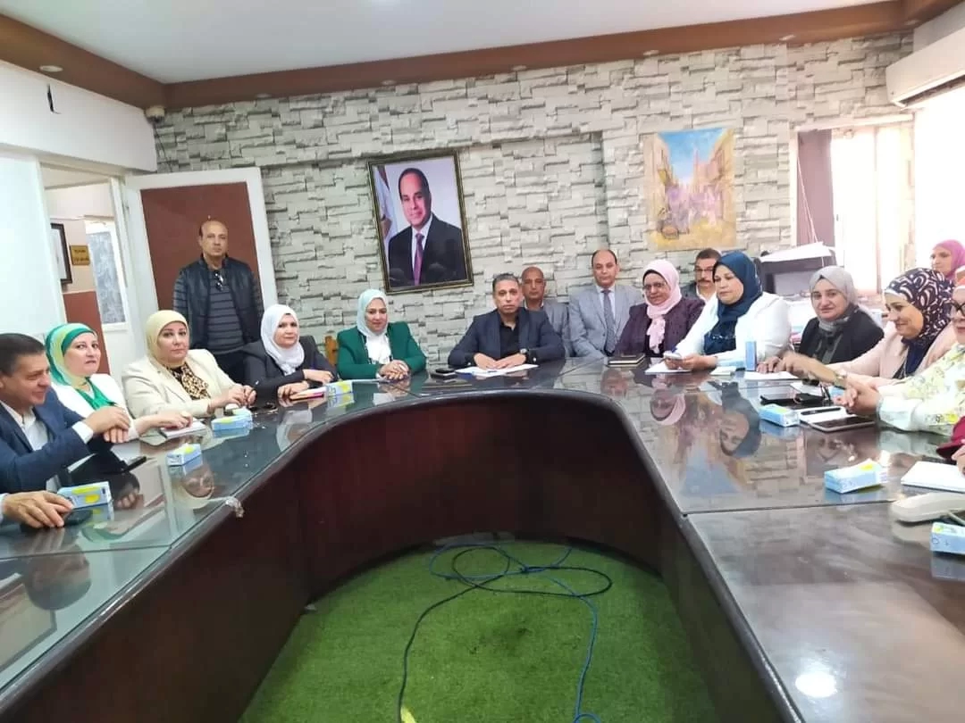 وكيل وزارة التعليم بالجيزة يعلن جاهزية الإدارات التعليمية لطبع امتحانات نصف العام 2024 لصفوف النقل بمدارس المحافظة 17 - جريدة المساء