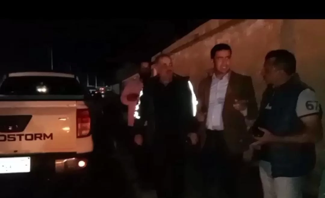 نائب محافظ مطروح يتابع ميدانياً عمل فرق الطوارئ برفع تراكمات مياه الأمطار 19 - جريدة المساء