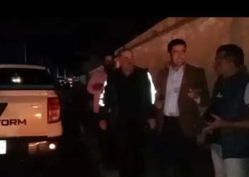 نائب محافظ مطروح يتابع ميدانياً عمل فرق الطوارئ برفع تراكمات مياه الأمطار 27 - جريدة المساء