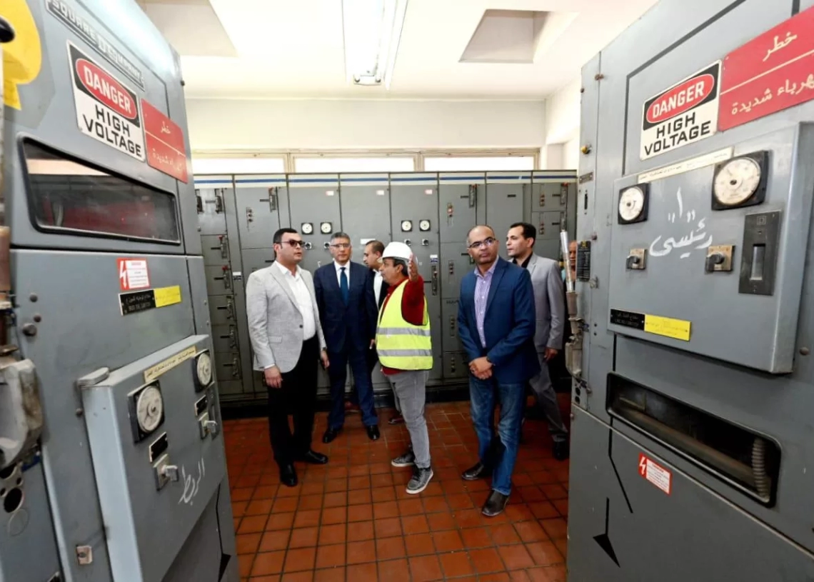 في إطار تطوير المنطقة الأثرية.. وزير الإسكان ومحافظ الجيزة يقومان بزيارة مفاجئة لمتابعة العمل بمحطة رفع صرف صحى الهرم الحلزونية 18 - جريدة المساء