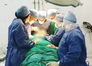 فريق مستشفى ههيا المركزي ينجح في إجراء جراحة متقدمة لاستئصال ورم سرطاني بالغدة الدرقية 26 - جريدة المساء