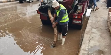 انتظام حركة المرور بشوارع الجيزة بعد إزالة آثار الأمطار 2 - جريدة المساء انتظام حركة المرور بشوارع الجيزة بعد إزالة آثار الأمطار 1 - جريدة المساء