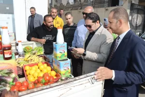 نائب محافظ بني سويف يتفقد قافلة الإصلاح الزراعي لبيع اللحوم والسلع بأسعار مخفضة ضمن فعاليات "بداية" 25 - جريدة المساء