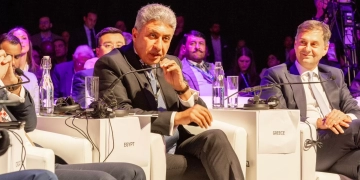 وزير السياحة متحدثا فى القمة الوزارية لبورصة لندن الدولية : مطلوب إطار قانونى لتطبيقات الذكاء الاصطناعى..حتى لايخرج عن السيطرة.. الاستفادة من التقنيات الناشئة.. فى تحسين تجارب السفر وتصميم البرامج السياحية 1 - جريدة المساء