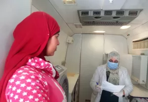 فحص وعلاج  1350حالة..وتقديم 4000 خدمة طبية مجانية في قافلة للصحة بنزلة البرقي الفشن  23 - جريدة المساء