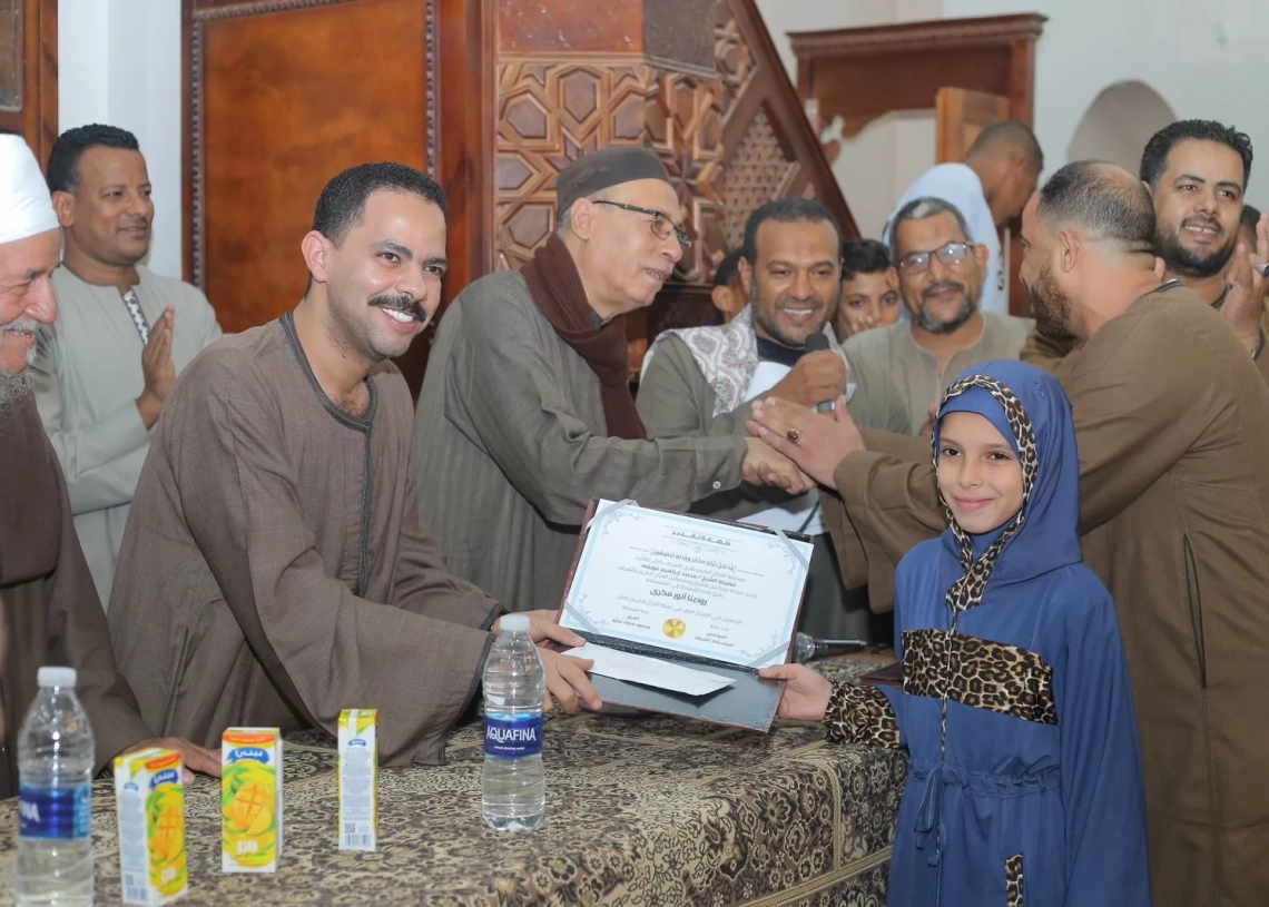 أجيال مضيئة بالقرآن.. النائب أشرف رشاد يكرم حفظة القرآن الكريم بقرى الأشراف بقنا 18 - جريدة المساء