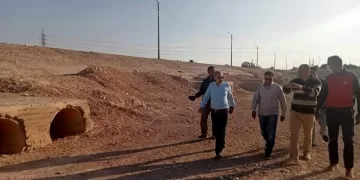 رئيس مدينة مطاي يتفقد مخرات السيول للاطمئنان على جاهزيتها لموسم الأمطار 1 - جريدة المساء