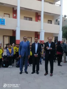 استمرار الزيارات المفاجئة لمدارس الجيزة.. وتكريم الطلاب المثاليين في أرض الطابور بإدارة جنوب 31 - جريدة المساء