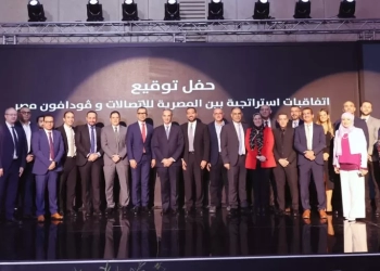 وزير الاتصالات وتكنولوجيا المعلومات يشهد توقيع اتفاقيات استراتيجية بين "المصرية للاتصالات" و"ڤودافون مصر"بقيمة تقدر بنحو 30 مليار جنيه 23 - جريدة المساء