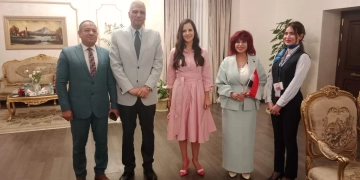 الدكتور إسماعيل كمال يستقبل حرم رئيس جمهورية صريبا الصديقة بمطار أسوان الدولى لحضور فعاليات مؤتمر الإستثمار العربى الإفريقى والتعاون الدولى 2 - جريدة المساء الدكتور إسماعيل كمال يستقبل حرم رئيس جمهورية صريبا الصديقة بمطار أسوان الدولى لحضور فعاليات مؤتمر الإستثمار العربى الإفريقى والتعاون الدولى 1 - جريدة المساء