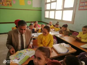 "تعليم الجيزة" علي قدم وساق | وكيل الوزارة يزور اليوم عدة مدارس بالعياط والصف ويختبر مستوي الصغار في القراءة والكتابة 43 - جريدة المساء
