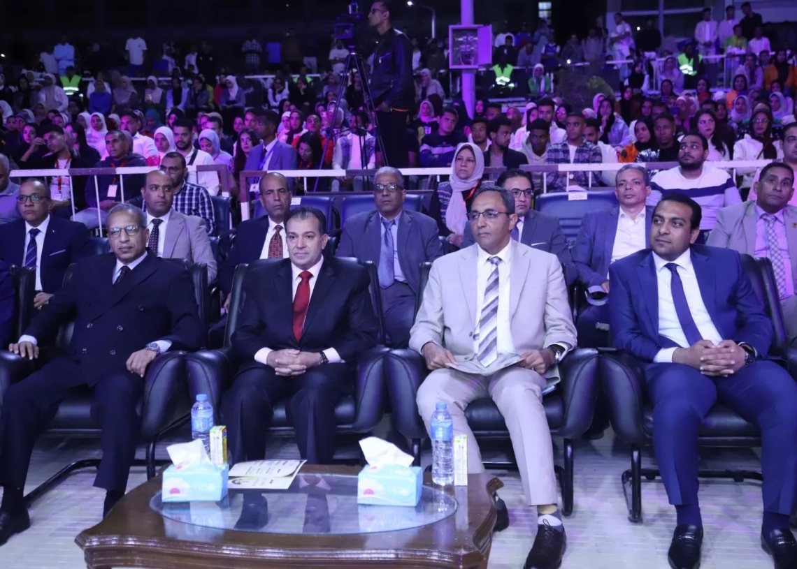 محافظ قنا ورئيس جامعة جنوب الوادي يفتتحان فعاليات الملتقى الفني ٢٢ لشباب الجامعات  19 - جريدة المساء