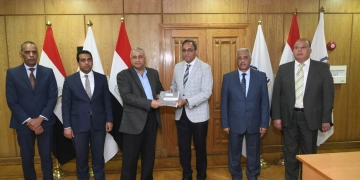 محافظ قنا يشهد توقيع 6 تعاقدات لدعم المشروعات الصغيرة ب 11 مليون جنيه 1 - جريدة المساء