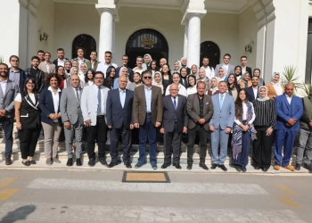 محافظ الجيزة يلتقي بطلاب كلية الفنون الجميلة جامعة الإسكندرية للحديث حول مشروع تخرجهم "تنمية مركز البدرشين" 17 - جريدة المساء