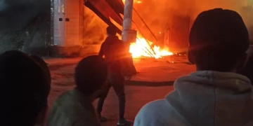 السيطرة علي حريق هائل بمحل للملابس الرياضية بمحطة الرمل بالاسكندرية 9 - جريدة المساء