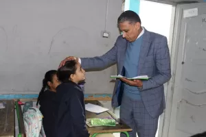 خلال جولته اليوم بمدارس العجوزة.. وكيل وزارة التعليم بالجيزة: رفع مستوي الطلاب ضعاف القراءة والكتابة في مقدمة أولوياتنا (صور) 19 - جريدة المساء