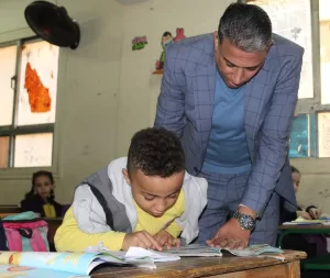 خلال جولته اليوم بمدارس العجوزة.. وكيل وزارة التعليم بالجيزة: رفع مستوي الطلاب ضعاف القراءة والكتابة في مقدمة أولوياتنا (صور) 23 - جريدة المساء