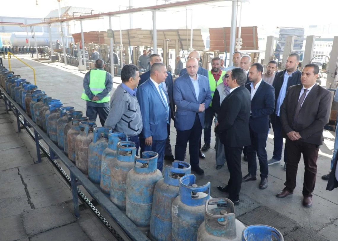 محافظ بني سويف يزور مصنعًا لإنتاج الغاز الصب ضمن متابعة منظومة البوتاجاز ...ويوجه بتشديد الرقابة استعداداً لفصل الشتاء 19 - جريدة المساء