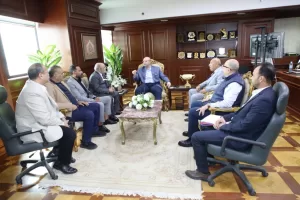 محافظ بني سويف يلتقي رئيس جمعية مستثمري منطقة بياض العرب لبحث سبل التعاون في مجال الدفع بالاستثمار في المنطقة وتذليل معوقاته  21 - جريدة المساء