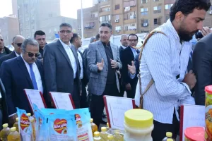 وزير التموين ومحافظ الجيزة يفتتحان “سوق اليوم الواحد” في إمبابة بتخفيضات 30% 83 - جريدة المساء