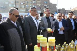 وزير التموين ومحافظ الجيزة يفتتحان “سوق اليوم الواحد” في إمبابة بتخفيضات 30% 121 - جريدة المساء