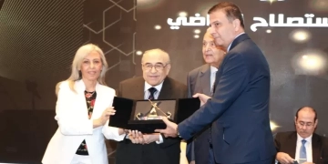 مؤتمر "الناس والبنوك" يكرم وزير الزراعة لإنجازاته المصرفية على مدار 40 عاما 2 - جريدة المساء مؤتمر "الناس والبنوك" يكرم وزير الزراعة لإنجازاته المصرفية على مدار 40 عاما 1 - جريدة المساء