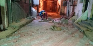 محافظ اسوان يوجه لتكثيف الجهود لإستكمال خطة الرصف بالطرق الرئيسية والشوارع الداخلية 1 - جريدة المساء