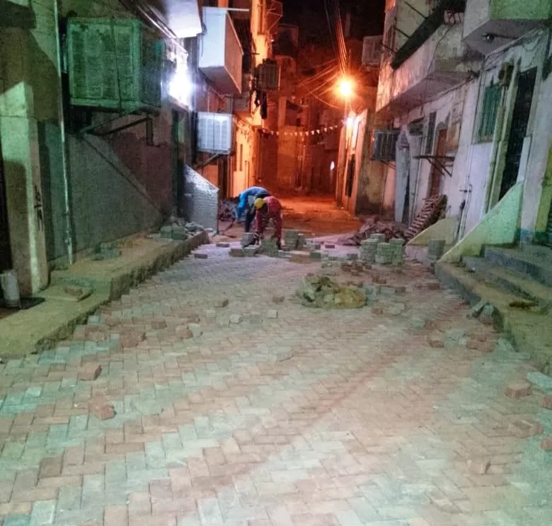محافظ اسوان يوجه لتكثيف الجهود لإستكمال خطة الرصف بالطرق الرئيسية والشوارع الداخلية 19 - جريدة المساء
