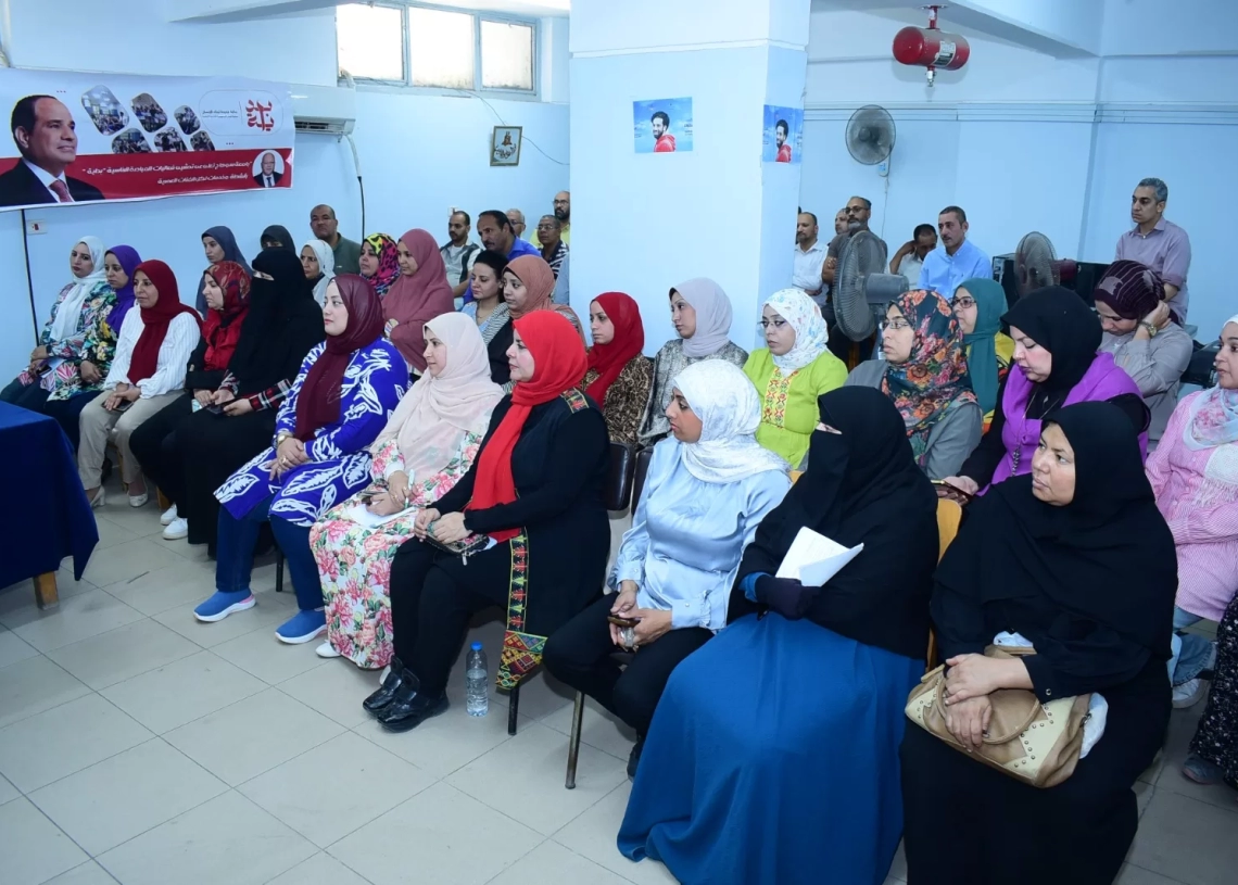 جامعة سوهاج تنظم سلسلة من الدورات لصيانة ماكينات التصوير والطابعات وأجهزة الحاسب الآلي للعاملين ضمن مبادرة بداية 27 - جريدة المساء