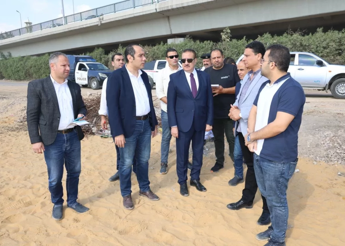 محافظ المنوفية يتفقد تجهيزات الرصف بشارع نجم الدين ومدخل المنطقة الصناعية.. و يزور مصنع تدوير القمامة وإنشاءات الموقف الجديد بقويسنا.. و يوجه بوضع مقترح لتطوير أسفل كوبرى جيهان 15 - جريدة المساء