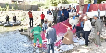 محافظ الدقهلية يشهد إلقاء مليون وحدة زريعة سمكية في النيل بالمنصورة 2 - جريدة المساء محافظ الدقهلية يشهد إلقاء مليون وحدة زريعة سمكية في النيل بالمنصورة 1 - جريدة المساء