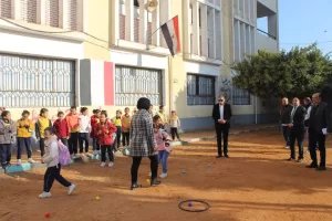 الجزاء من جنس العمل| وكيل وزارة التعليم بالجيزة يجازي مدير مدرسة بمنشأة القناطر لإهمال أعمال الصيانة والنظافة.. ويكرم آخر و4 مدرسات لتفانيهم في واجباتهم 20 - جريدة المساء