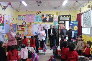 الجزاء من جنس العمل| وكيل وزارة التعليم بالجيزة يجازي مدير مدرسة بمنشأة القناطر لإهمال أعمال الصيانة والنظافة.. ويكرم آخر و4 مدرسات لتفانيهم في واجباتهم 22 - جريدة المساء