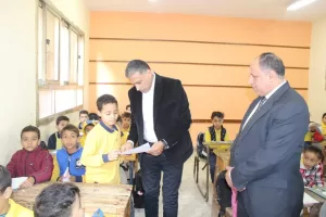الجزاء من جنس العمل| وكيل وزارة التعليم بالجيزة يجازي مدير مدرسة بمنشأة القناطر لإهمال أعمال الصيانة والنظافة.. ويكرم آخر و4 مدرسات لتفانيهم في واجباتهم 30 - جريدة المساء