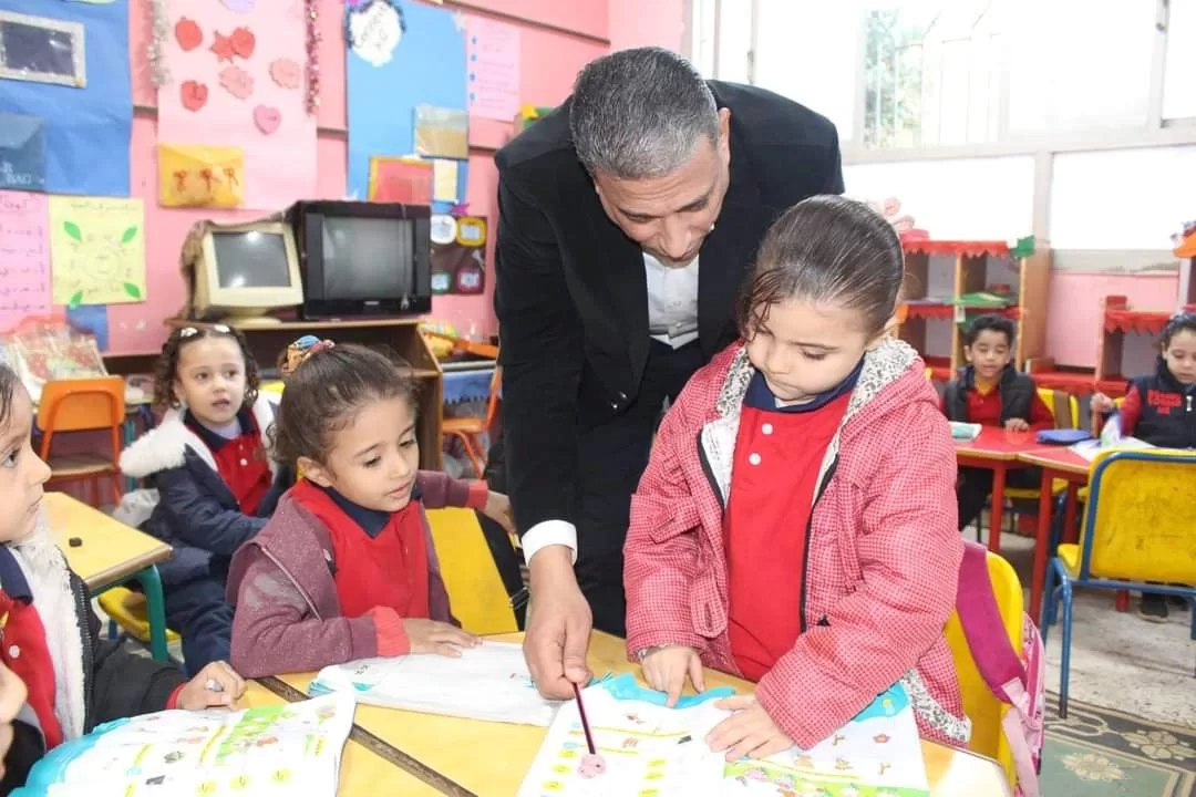 الجزاء من جنس العمل| وكيل وزارة التعليم بالجيزة يجازي مدير مدرسة بمنشأة القناطر لإهمال أعمال الصيانة والنظافة.. ويكرم آخر و4 مدرسات لتفانيهم في واجباتهم 19 - جريدة المساء الجزاء من جنس العمل| وكيل وزارة التعليم بالجيزة يجازي مدير مدرسة بمنشأة القناطر لإهمال أعمال الصيانة والنظافة.. ويكرم آخر و4 مدرسات لتفانيهم في واجباتهم 18 - جريدة المساء