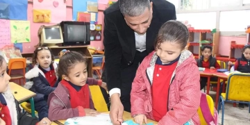 الجزاء من جنس العمل| وكيل وزارة التعليم بالجيزة يجازي مدير مدرسة بمنشأة القناطر لإهمال أعمال الصيانة والنظافة.. ويكرم آخر و4 مدرسات لتفانيهم في واجباتهم 2 - جريدة المساء الجزاء من جنس العمل| وكيل وزارة التعليم بالجيزة يجازي مدير مدرسة بمنشأة القناطر لإهمال أعمال الصيانة والنظافة.. ويكرم آخر و4 مدرسات لتفانيهم في واجباتهم 1 - جريدة المساء