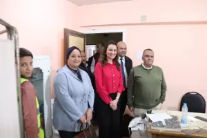 بالتعاون مع جمعية زوجات ضباط الشرطة.. نائب محافظ الجيزة تتفقد القافلة التنموية بالواحات البحرية 21 - جريدة المساء